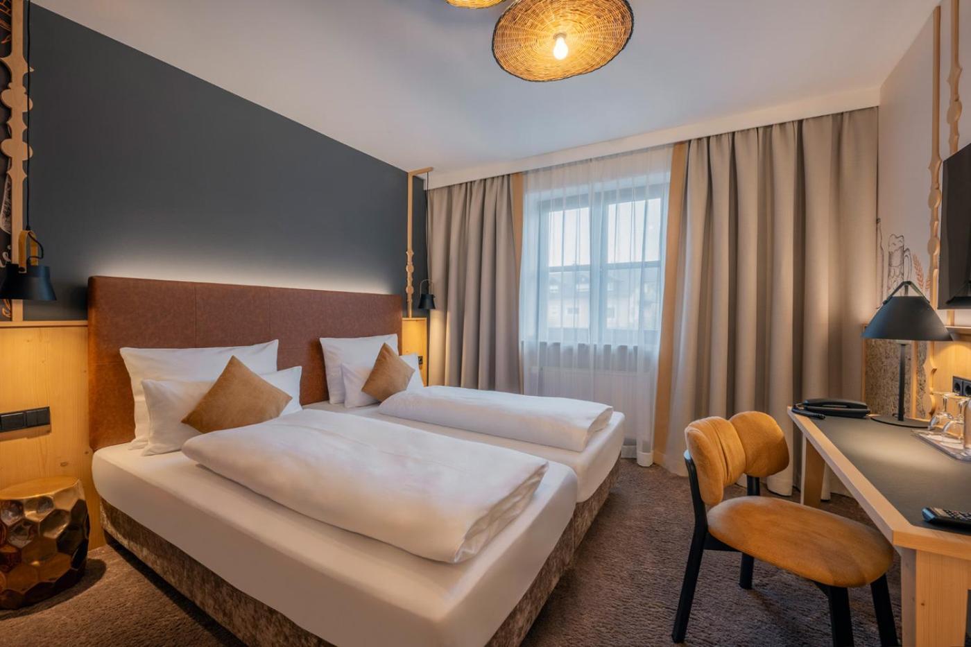 אשהיים Hotel Schaefflerwirt מראה חיצוני תמונה